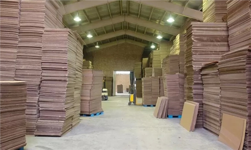 پلمب یک‌ واحد تولید کاغذ در فیروزکوه
